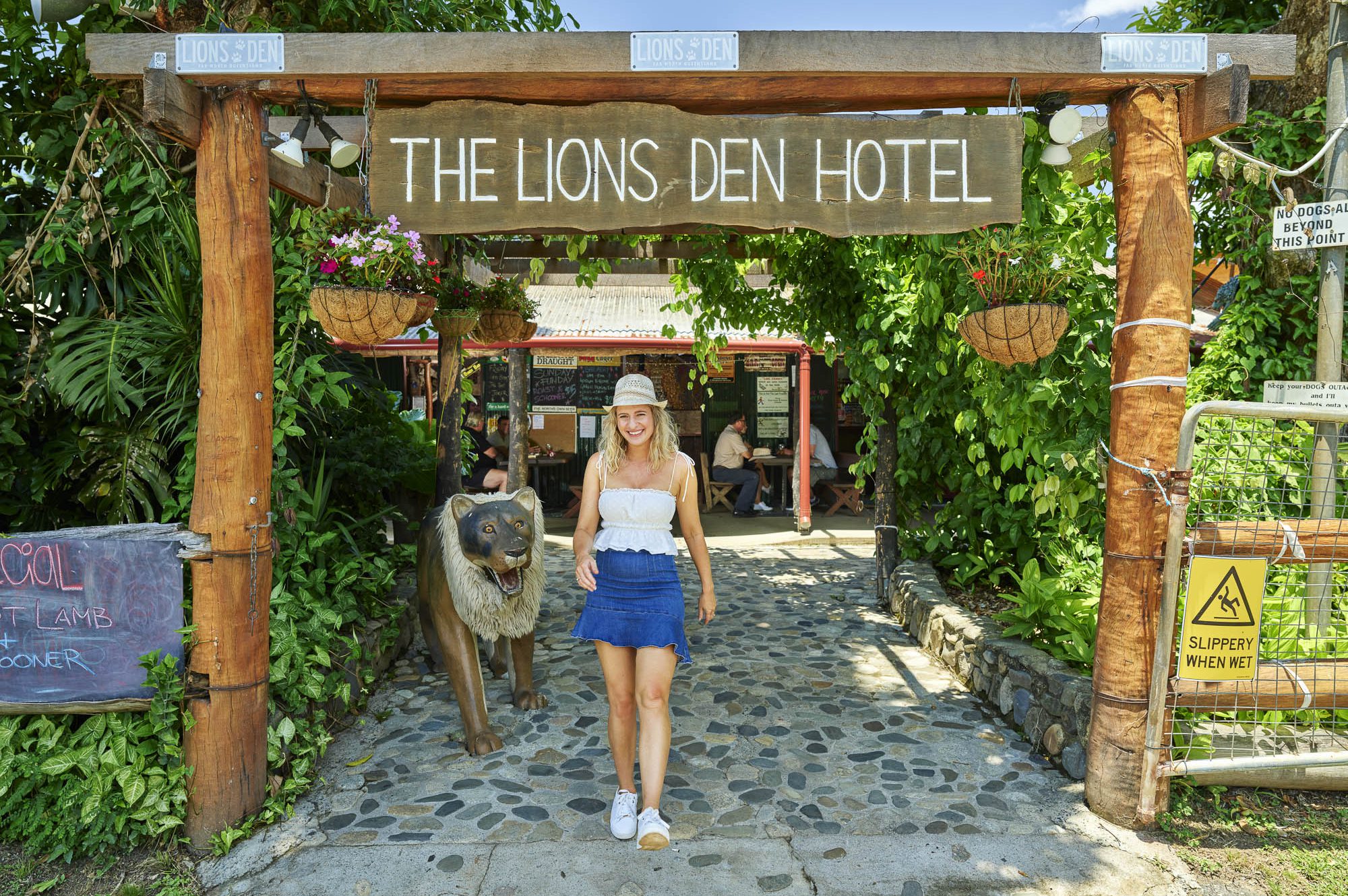 Lions Den Hotel